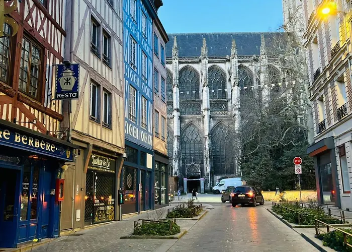 Le Marguerite & Le Melange Savant Apartment