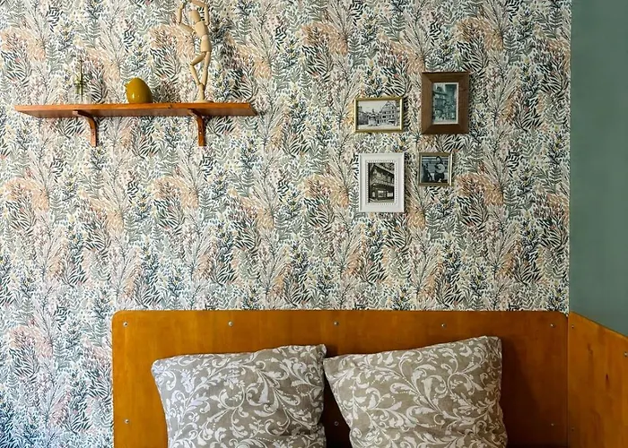 Le Marguerite & Le Melange Savant *